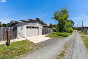 860 1st St SE, Bandon, OR 97411 - Photo 8