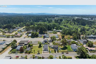 860 1st St SE, Bandon, OR 97411 - Photo 30