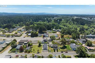 860 1st St SE, Bandon, OR 97411 - Photo 30