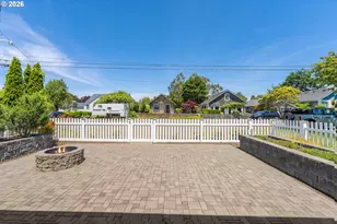 860 1st St SE, Bandon, OR 97411 - Photo 4