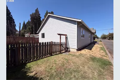 1586 NE Grandhaven St, McMinnville, OR 97128 - Photo 10