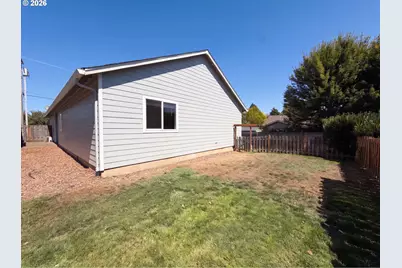 1586 NE Grandhaven St, McMinnville, OR 97128 - Photo 16