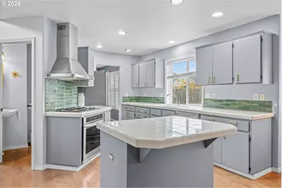 1742 NE Blue Heron Dr, Portland, OR 97211 - Photo 12