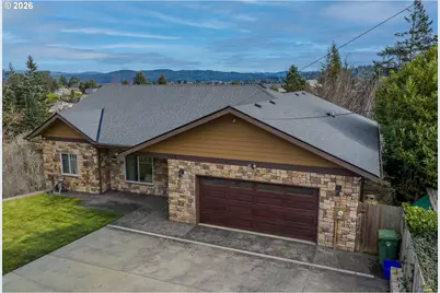 1118 S 11th St, Coos Bay, OR 97420 - Photo 2