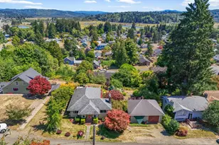 719 Peters St, Raymond, WA 98577 - Photo 2