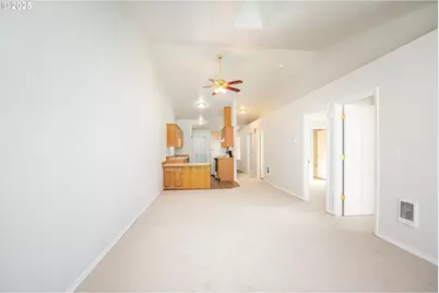 957 E Benjamin Ave, Cottage Grove, OR 97424 - Photo 6