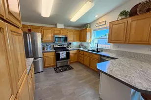 3220 Crescent Ave, Eugene, OR 97408 - Photo 12
