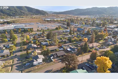 630 W Sixth Ave, Sutherlin, OR 97479 - Photo 30