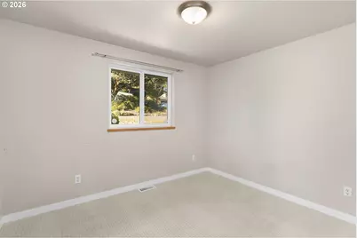 630 W Sixth Ave, Sutherlin, OR 97479 - Photo 14