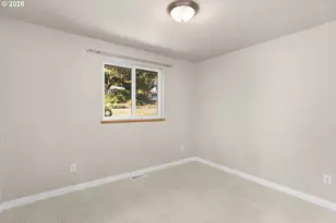 630 W Sixth Ave, Sutherlin, OR 97479 - Photo 14