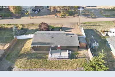 630 W Sixth Ave, Sutherlin, OR 97479 - Photo 2
