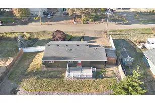 630 W Sixth Ave, Sutherlin, OR 97479 - Photo 2