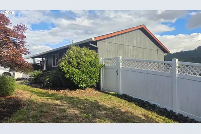 630 W Sixth Ave, Sutherlin, OR 97479 - Photo 20