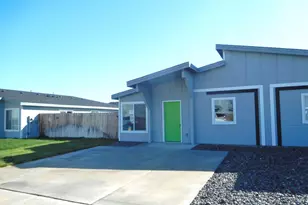 1044 NE Emerald Dr, Hermiston, OR 97838 - Photo 1