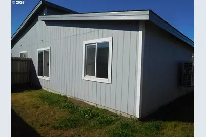 1044 NE Emerald Dr, Hermiston, OR 97838 - Photo 4