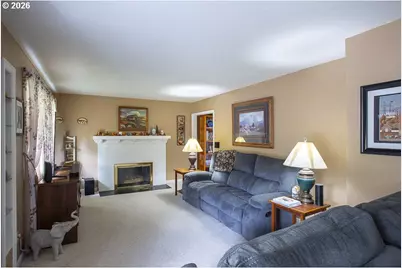 907 4th St, La Grande, OR 97850 - Photo 2
