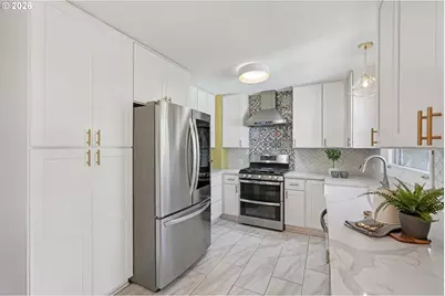 12335 SE Salmon St, Portland, OR 97233 - Photo 10