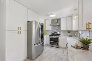 12335 SE Salmon St, Portland, OR 97233 - Photo 10