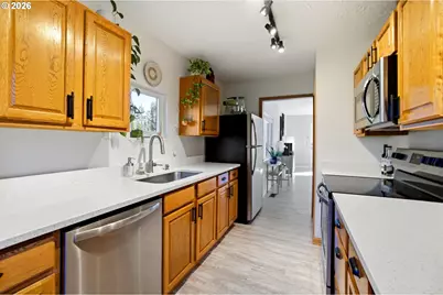 915 SE Zee Ct, McMinnville, OR 97128 - Photo 18