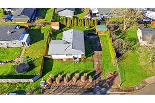 915 SE Zee Ct, McMinnville, OR 97128 - Photo 2