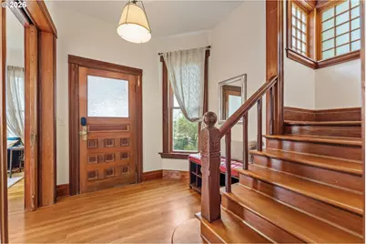 5608 NE Cleveland Ave, Portland, OR 97211 - Photo 6