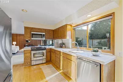 847 Fairway View Dr, Eugene, OR 97401 - Photo 8