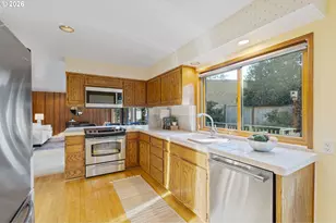 847 Fairway View Dr, Eugene, OR 97401 - Photo 8