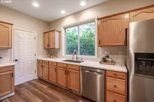15520 SW Neptune Ln, Beaverton, OR 97007 - Photo 10