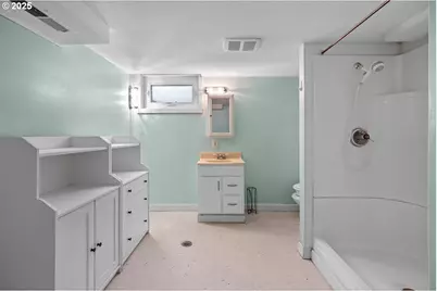 9311/9315 SE Grant St, Portland, OR 97216 - Photo 16