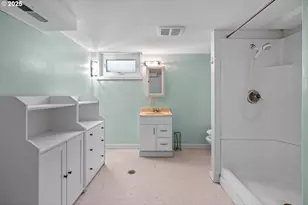 9311/9315 SE Grant St, Portland, OR 97216 - Photo 16