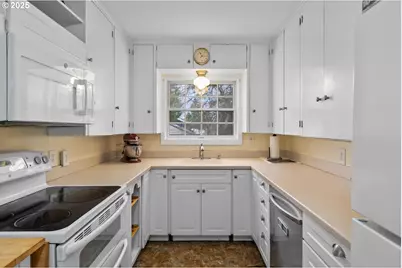 9311/9315 SE Grant St, Portland, OR 97216 - Photo 6