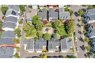 241 SW 105th Terrace, Portland, OR 97225 - Photo 12