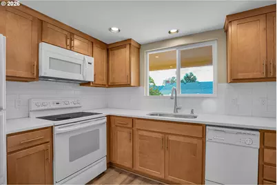 12388 SW King George Dr, Portland, OR 97224 - Photo 12