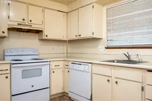 230 NE 160th Ave, Portland, OR 97230 - Photo 16