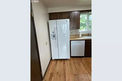 710 NE 5th St, Willamina, OR 97396 - Photo 2