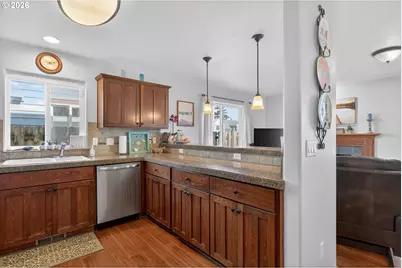1061 S Columbia St, Seaside, OR 97138 - Photo 10