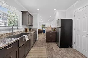 2817 NE Weidler St, Portland, OR 97232 - Photo 10