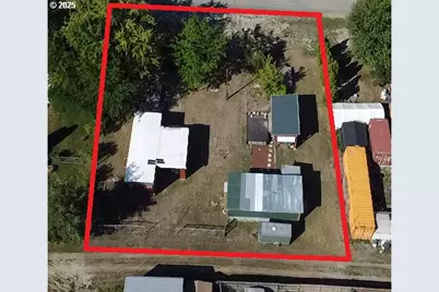 916 Robert St, Haines, OR 97833 - Photo 2