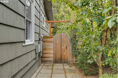 8116 SW 46th Ave, Portland, OR 97219 - Photo 12