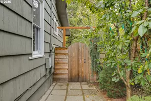 8116 SW 46th Ave, Portland, OR 97219 - Photo 12