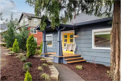 3827 SW Dolph Ct, Portland, OR 97219 - Photo 2
