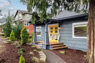 3827 SW Dolph Ct, Portland, OR 97219 - Photo 2