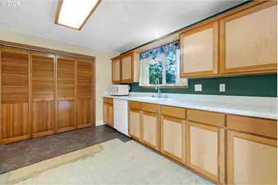 33666 Cullaby Lake Ln, Warrenton, OR 97146 - Photo 18