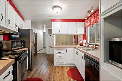 1400 Candlelight Dr #105, Eugene, OR 97402 - Photo 10