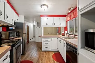 1400 Candlelight Dr, Eugene, OR 97402 - Photo 10