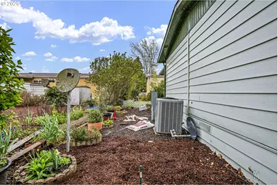 1400 Candlelight Dr #105, Eugene, OR 97402 - Photo 28