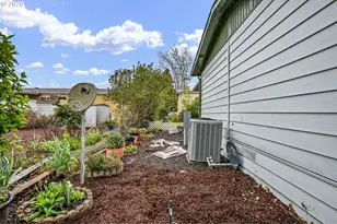 1400 Candlelight Dr, Eugene, OR 97402 - Photo 28