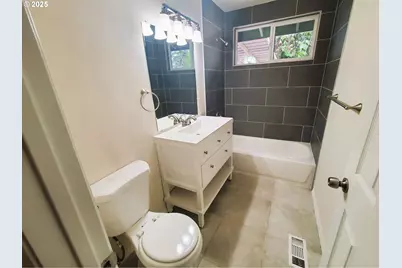 13050 SE Morrison St, Portland, OR 97233 - Photo 10