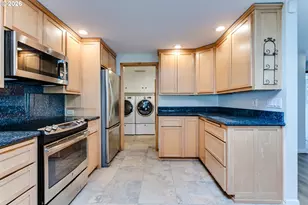 91082 Leashore Dr, Vida, OR 97488 - Photo 8