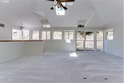 91082 Leashore Dr, Vida, OR 97488 - Photo 30